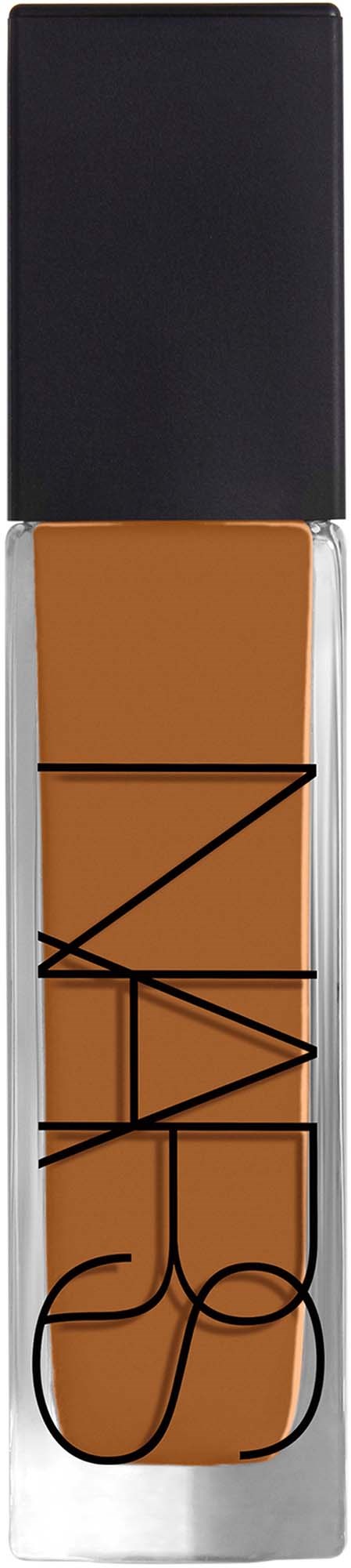 NARS flydende foundationflaske med sort hætte og gennemsigtig krop, der viser beige produkt, logo er trykt vertikalt.