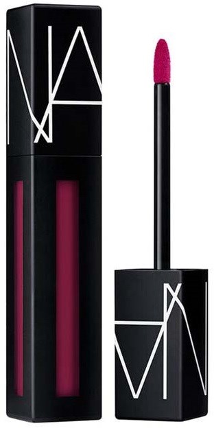 Ett NARS läppglans med svart behållare och rosa gloss inuti, bredvid den öppna applikatorn för läppglans.