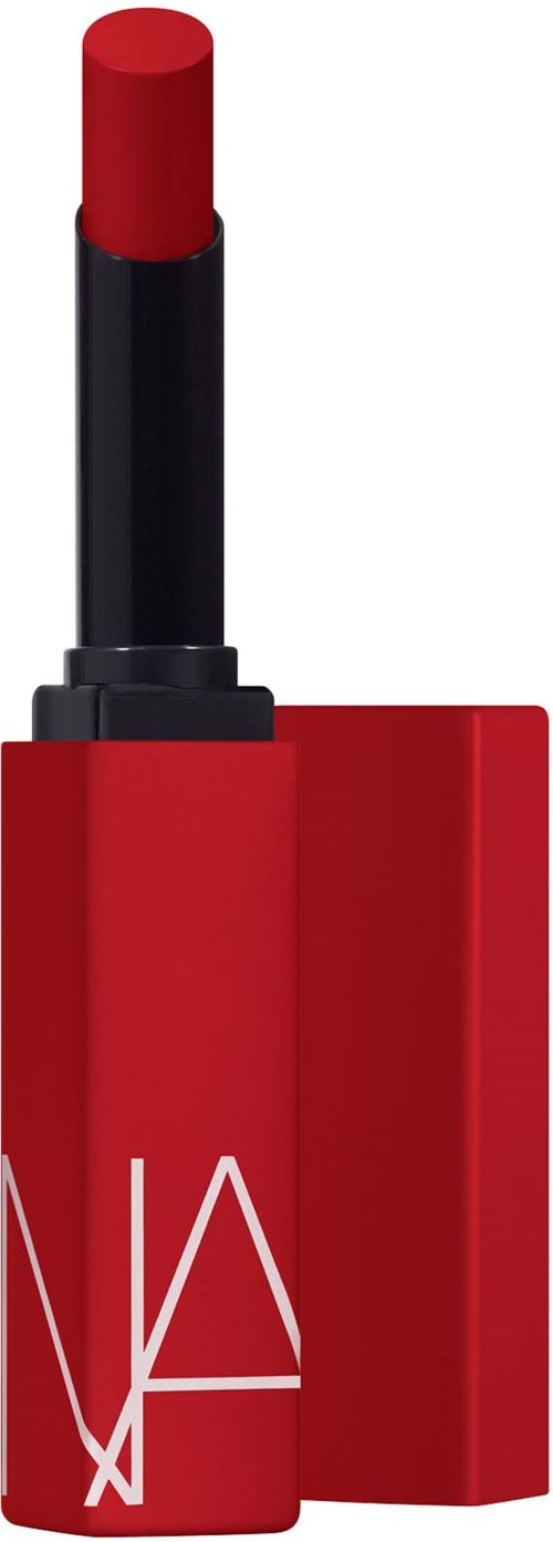 Roter Lippenstift mit schwarzem Boden, teilweise aus einem passenden roten Etui herausgezogen.