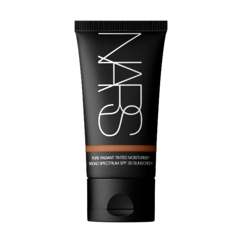 Een zwarte tube NARS getinte moisturizer met lichtbruine label, SPF 30, en productbeschrijving.