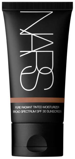 Svart NARS-tub med vit logga och text, visar ett tonat fuktighetskräm med SPF 30 solskydd.
