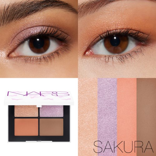 Närbild av två ögon med ögonskugga, lila ögonskugga och en makeuppalett märkt NARS. Sakura-tema bakgrund.