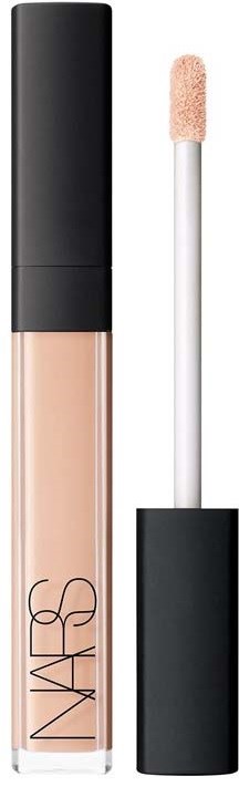 Ein NARS Lippen gloss mit schwarzem Deckel und Applikator, zeigt eine beige oder hell nude Farbe.