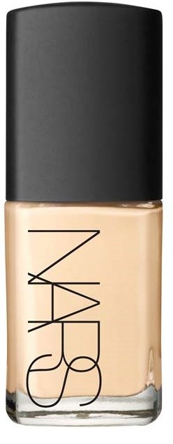 Een beige nagellakfles met zwarte dop en de merknaam 'NARS' geschreven verticaal op de fles.