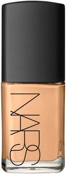 Een nagellakfles met een zwarte dop en beige vloeistof erin. De merknaam is NARS.