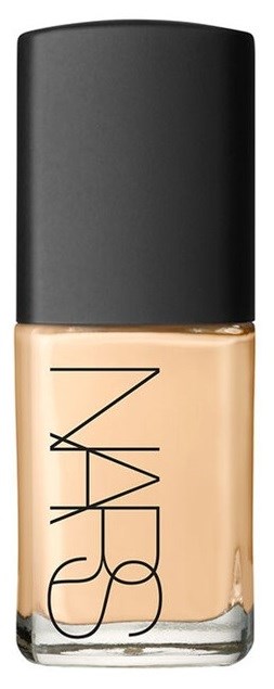 Een fles NARS foundation met zwarte dop en doorzichtig glas die de beige make-up laat zien.