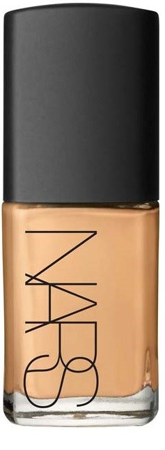 Een fles NARS foundation met een zwarte dop en beige vloeistof erin.