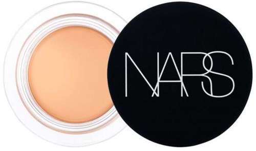 Cremebehälter mit schwarzem Deckel und NARS-Logo, zeigt eine beige Creme.