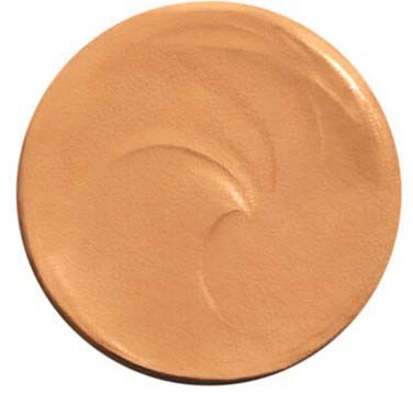 En rund, beige farget sminkeprodukt med glatt overflate og en lett virvelmønster.