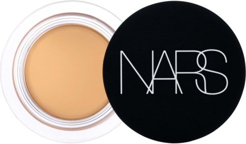 Ein runder Behälter mit beiger Creme und schwarzem Deckel mit 'NARS' Schrift.
