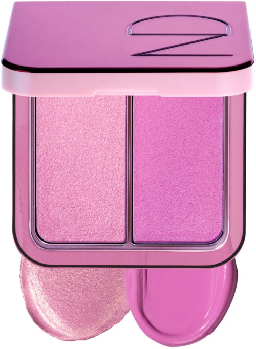 En rosa makeuppalett med två nyanser av blush och applikator.