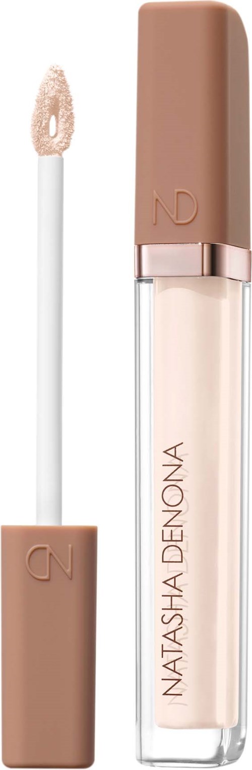En liquid concealer med beige lock och ett svampapplikator i änden. Mærket Natasha Denona står på flaskan.