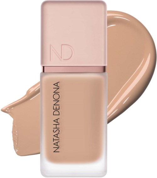 En foundationsflaska med rosa lock och beige vätska inuti, med en blob av samma färg bakom.