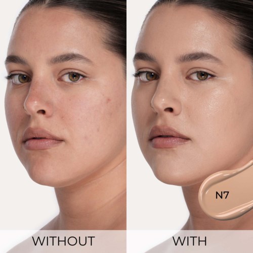 En jämförelse visar klar hud med makeup eller behandling till höger, och ojämn hud till vänster.