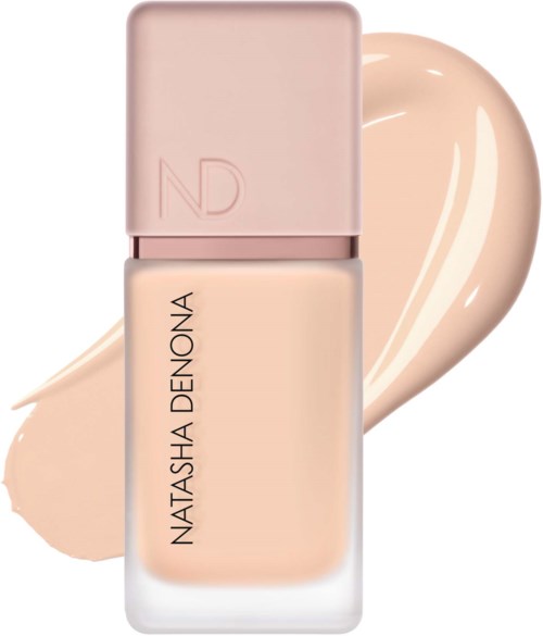 En flaska foundation från Natasha Denona med en ljusrosa kork och beige vätska inuti.