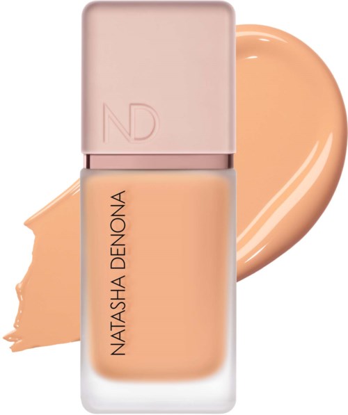 NATASHA DENONA nagellacksflaska med beige färg och en provstryk bakom.