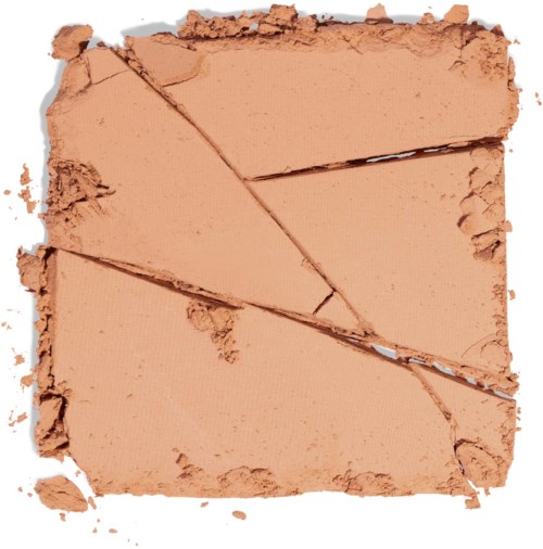 Krossad makeup puder i fyrkantig form med triangulära bitar. Den är ljusbrun med spridda pulver runt.