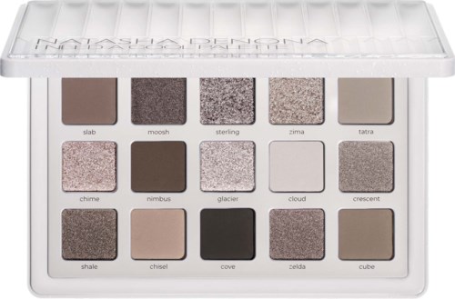 Øjenskyggepalette med femten nuancer fra neutrale til mørke, herunder matte, shimmer og glittrende finish.
