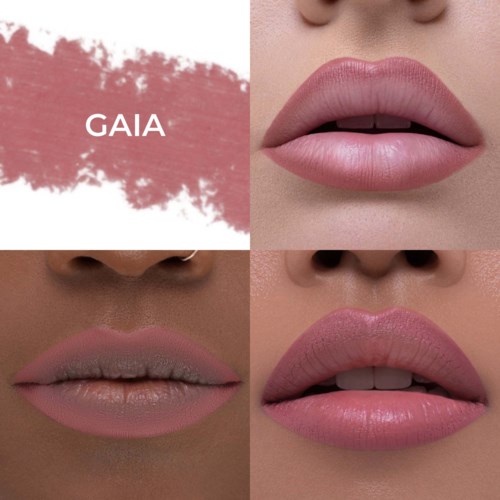 Vier verschiedene rosa Lippenstiftfarben auf Lippen, mit pinkem Gaia-Logo im Hintergrund. Nahaufnahme von Lippen mit unterschiedlichen Finishes.