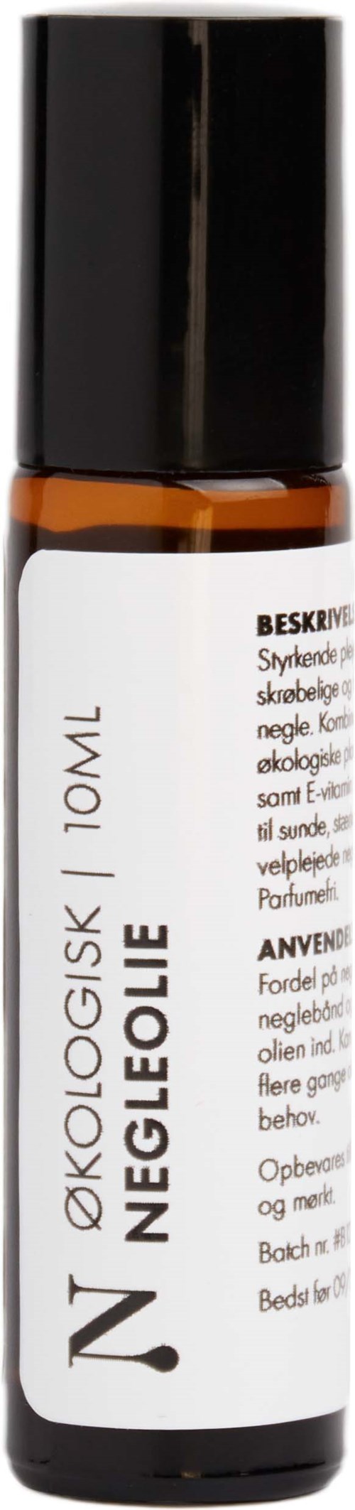 En lille ravfarvet flaske med sort låg og hvid etiket med sort tekst, inklusive en stor N.