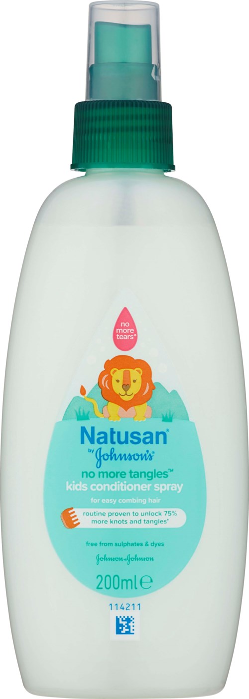 En vit flaska med Natusan barnbalsam spray med ett lejon och en grön spraymunstycke.