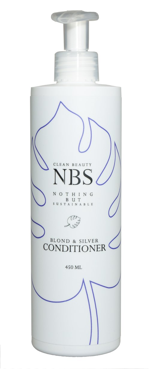 En hvit flaske med pumpe, merket som balsam for blondt og sølvhår, inneholder 450 ml.