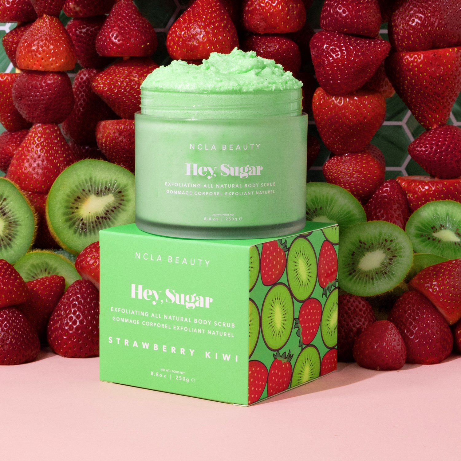 NCLA Beauty Hey, Sugar Kiwi Strawberry Body Scrub 250 g (obrázok 4)