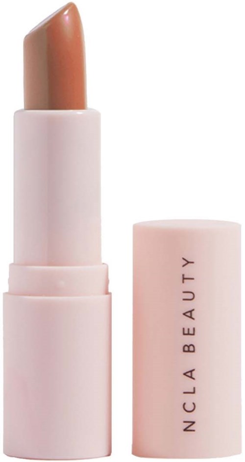 En beige leppestift i rosa etui med 'NCLA BEAUTY' skrevet på.
