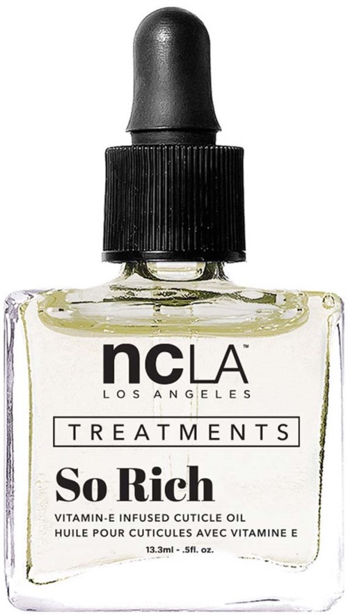 En liten glassflaske med pipette deksel merket 'nCLA Los Angeles Treatments So Rich.'