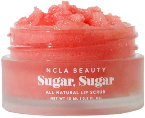 Pinkki huulikuorittu purkki, nimeltä NCLA Beauty Sugar Sugar, päällä paksu sokerikuori.