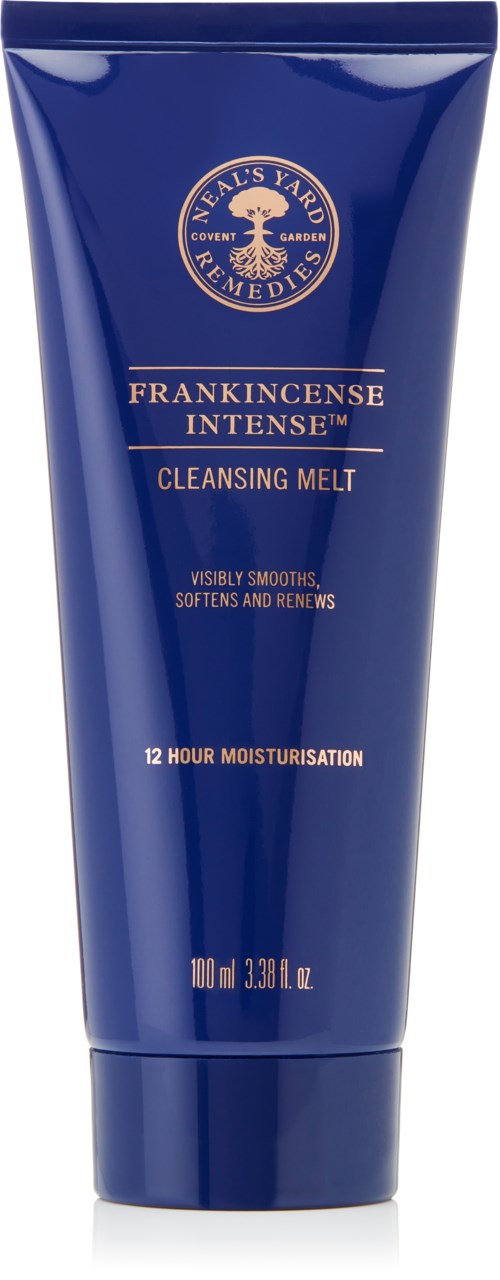 En blå tub med Neal's Yard Remedies Frankincense Intensive Cleansing Melt med guld- och vittext, som säger att den jämnar ut och förnyar huden.