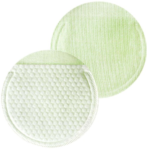 Två gröna runda tygbitar eller dynor med texturerade och vävda mönster. De ser mjuka ut och kan vara till för rengöring eller hudvård.