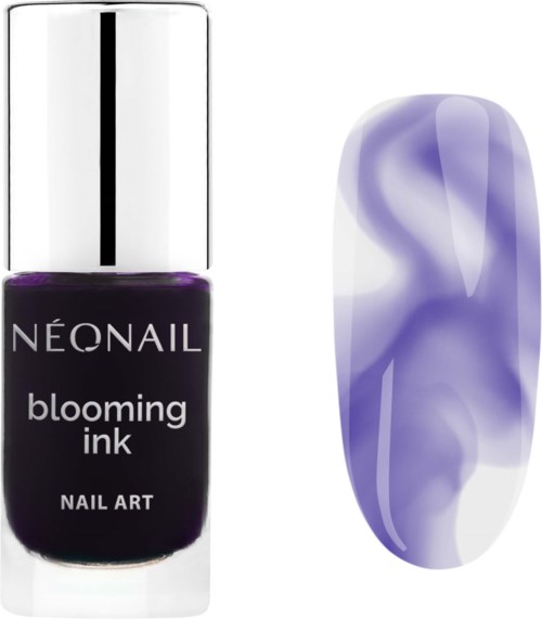 En flaska svart nagellack bredvid ett målat nagel med lila och vita virvlar.