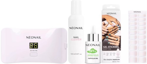 Sæt af negleplejeprodukter inklusive en lamp, rens, gelklistermærker og neglelak til sunde negle.