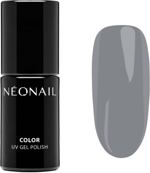 Musta kynsilakkapullo ja harmaaksi maalaist kynsi. Pullon teksti kertoo 'Neonail Color UV Gel Polish.'