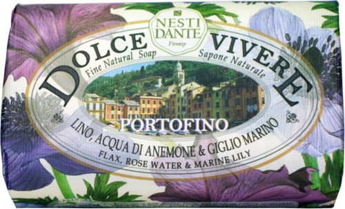 Doftande tvål med blommig bakgrund, märkt som lyxig italiensk tvål med naturliga ingredienser från Italien.
