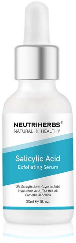 En vit dropperflaska märkt 'NeutriHerbs Salicylsyra Exfolierande Serum' med blå och svart text.