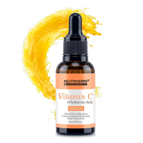 Pieni ruskea pullo, jossa on tippo |ähd alta 'Vitamin C Serum', ja taustalla keltainen ripaus.