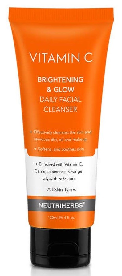 Oranssi putkilomerkki, jossa lukee Vitamin C Brightening & Glow Daily Facial Cleanser. Sisältää esimerkiksi E-vitamiinia ja appelsiinia.
