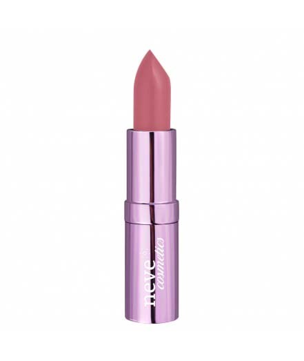 {"en-US":"Pink lipstick in a shiny purple tube. Simple and elegant makeup item.

sv-SE":"Rosafärgad läppstift i ett glänsande lila hölje. Enkelt och elegant sminkprodukt.

nb-NO":"Lyserødt leppestift i et skinnende lilla rør. Enkel og elegant sminkeprodukt.

da-DK":"Lyserødt læbestift i en skinnende lilla rør. Enkel og elegant makeupgenstand.

fi-FI":"Vaaleanpunainen huulipuna kiiltävässä violetissaputkessa. Yksinkertainen ja tyylikäs meikkituote.

de-DE":"Rosa Lippenstift in einer glänzenden lila Hülse. Einfaches und elegantes Make-up-Produkt.

nl-NL":"Roze lippenstift in een glanzende paarse huls. Eenvoudig en elegante make-upproduct.

pl-PL":"Różowa szminka w błyszczącej fioletowej obudowie. Prostota i elegancja."}}