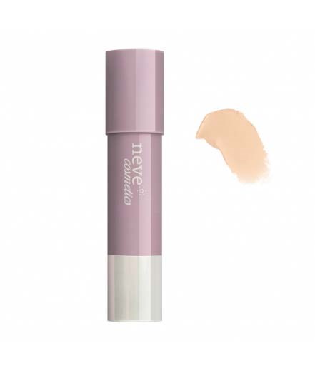 En rosa og hvit sylinderformet sminkeprodukt med en liten mengde lys beige sminke ved siden av.