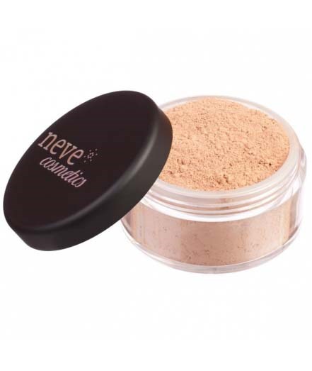 Małe okrągłe opakowanie z sypkim pudrem i czarną pokrywą z napisem "neve cosmetic".