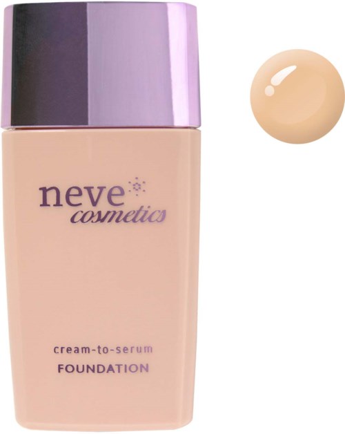 En beige flaska av Neve Cosmetics foundation med en lila kork och en liten beige rouge eller concealer.