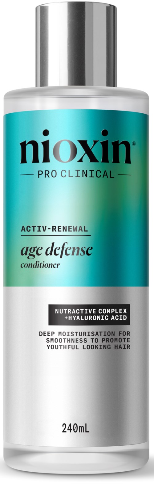 En flaske Nioxin Pro Clinical Age Defense conditioner med blå og sølv etikett, 240 mL størrelse, til hårpleje.