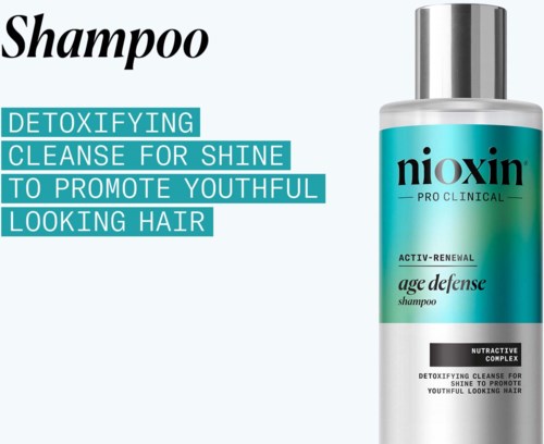 Shampoo-flaske med blå etiket og sølvhoved, fremmer afgiftning og ungdommeligt hår. Teksten understreger glans og aldersbeskyttelse.