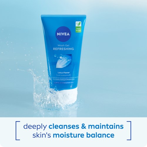 Blå tube med Nivea vaskegel med vandstøv, mærket 'Refreshing' og 'Lotus Flower'.