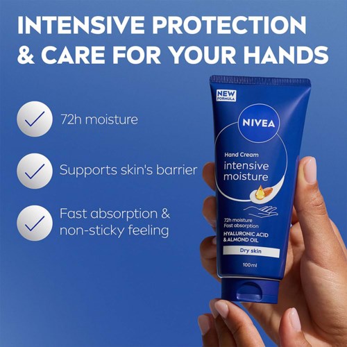 NIVEA Handcremeröhre mit Text über Feuchtigkeitsversorgung, Hautschutz und schnelle Absorption. Hand hält die Tube.