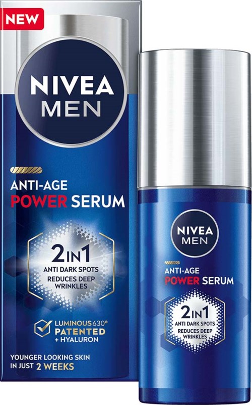 En flaska och kartong med NIVEA Men Anti-Age Power Serum för mörka fläckar och rynkor, i silver- och blå färg.