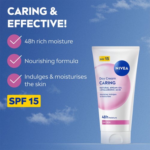 Nivea dagcrème met SPF 15, voedend, hydraterend en geschikt voor droge huid.