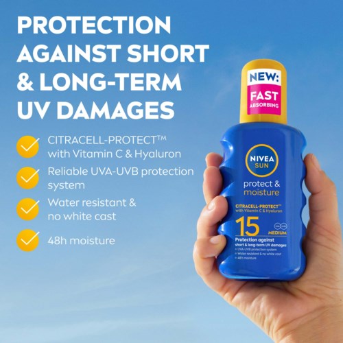 Nivea solcremeflaske med etikette, der understreger beskyttelse mod UV-skader, vandtæt, med C-vitamin og hyaluronsyre.